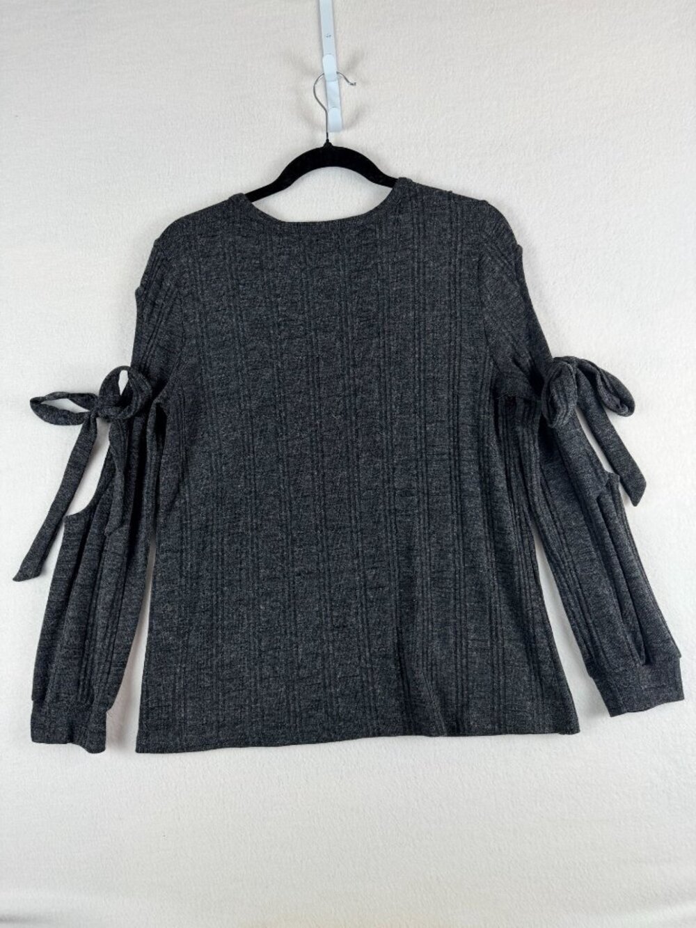 Doe & Rae Charcoal Gray Ribbed Knit Cold Shoulder Top With Tie Sleeves Womens S - Picture 12 of 12